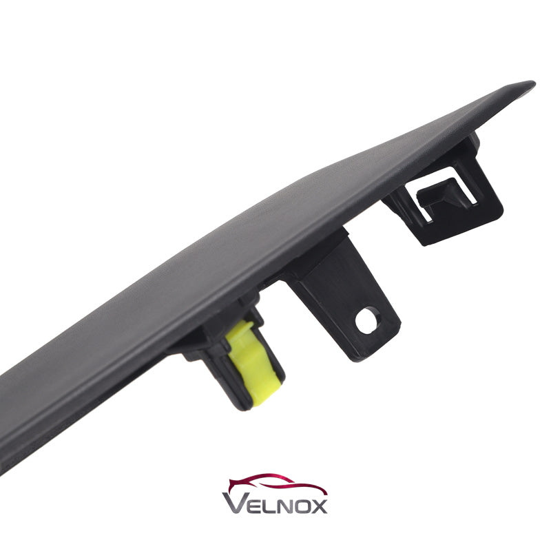 Close-up of mounting clips on 2017-2019 Honda CR-V rear fender trim HO1791106 HO1790106